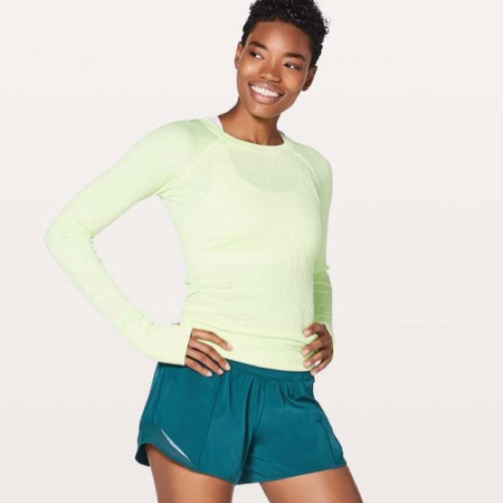 π Lululemon NILE BLUE Hotty hot short Sz. 6 2.5β - Picture 3 of 12